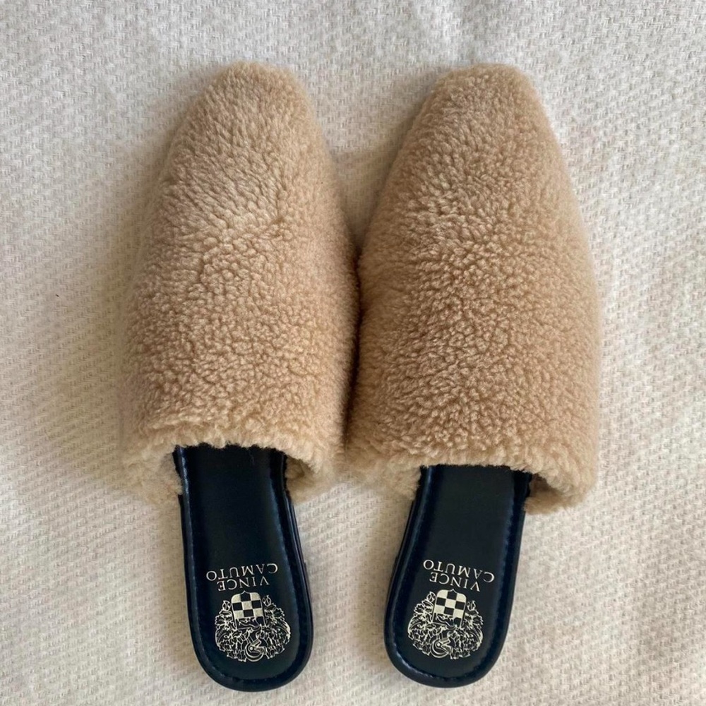 VINCE CAMUTO Cozy Tan flats, size 8 - Brand new!